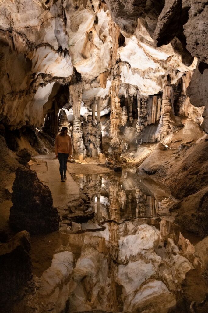 Visite de la grotte de Limousis